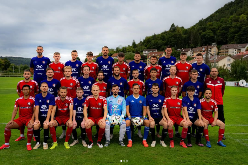 Gruppenfoto der Fußballer des FC Horb auf dem Spielfeld